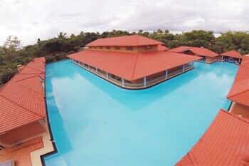 Hotel Saj Earth Resort