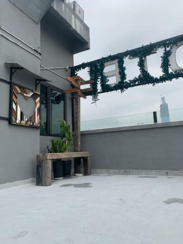 Frame Hotel