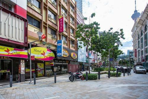 Oyo 90125 Hotel Grand Orchard