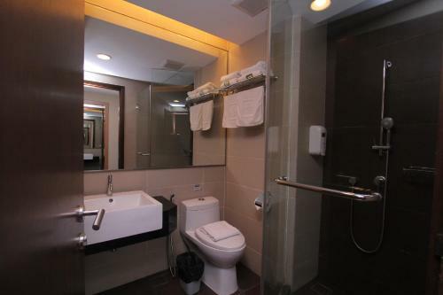 Kk Apartment - 3 Bedrooms Suite @ Likas