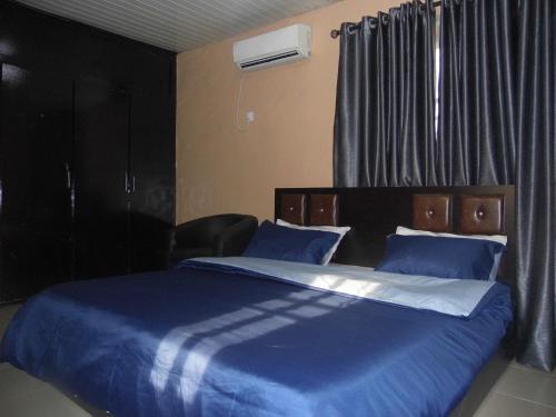 Staycation Suites And Apartment