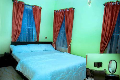 Hostal Room In Lodge - Mexiloyd Suites Queen Apartment