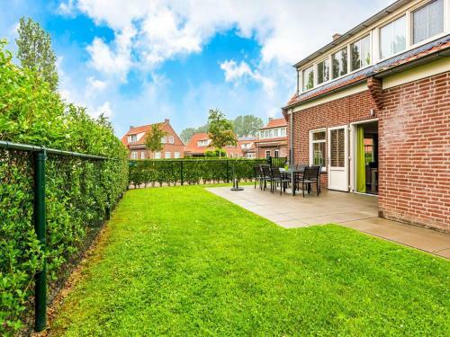 Quaint Holiday Home In Breskens With Graden