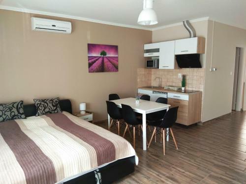 �lom Apartman