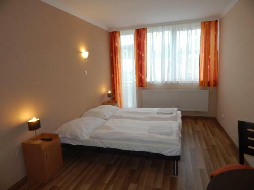 Hostal �gnes Vend�gh�z