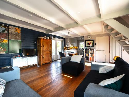 Snug Holiday Home In Vinkeveen With Jetty, Terrace