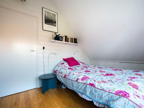 Snug Holiday Home In Vinkeveen With Jetty, Terrace