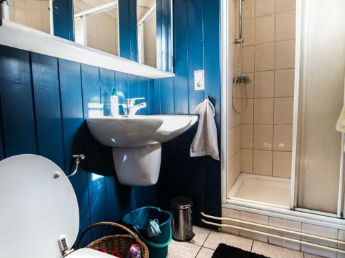 Snug Holiday Home In Vinkeveen With Jetty, Terrace