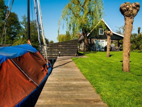 Snug Holiday Home In Vinkeveen With Jetty, Terrace