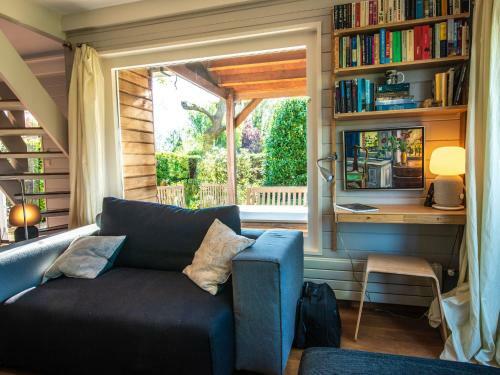 Snug Holiday Home In Vinkeveen With Jetty, Terrace