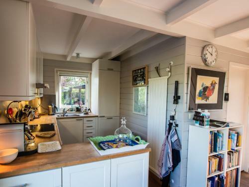 Snug Holiday Home In Vinkeveen With Jetty, Terrace
