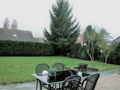 Peaceful Holiday Home In Zeewolde With Swimming Pool