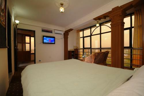 Hostal Room In Bb - Spacious Double Room - Hotel Manohara Pvt Ltd