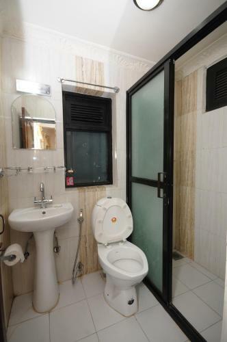 Hostal Room In Bb - Spacious Double Room - Hotel Manohara Pvt Ltd