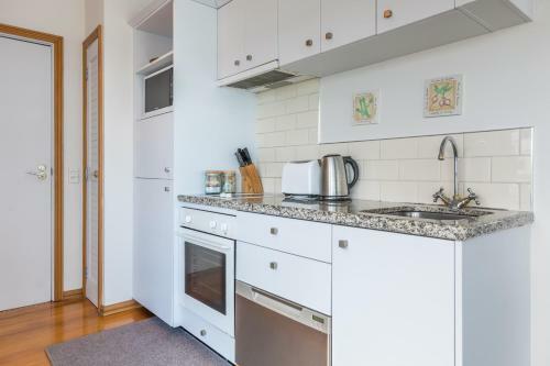 Apartamento Stunning Waterfront Location With Huge Balcony!