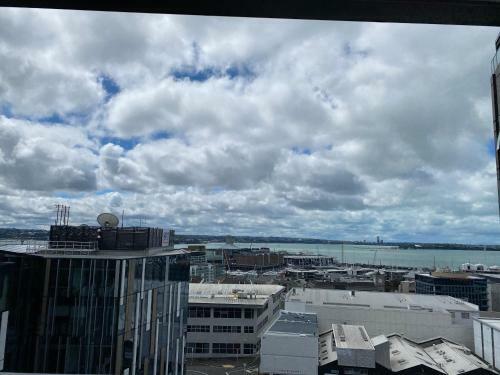 Hotel Ramada Suites Victoria Street West