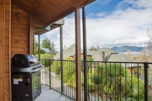 Alpine On Oregon - Hanmer Springs Holiday Home