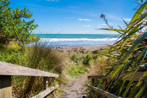 Blue Water Cottage - By The Sea