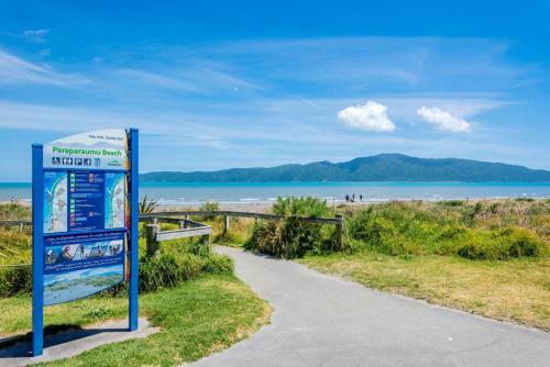 Sun On Seaview - Paraparaumu Beach Holiday Home