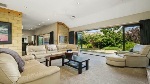 Fit For A King - Wanaka Holiday Home