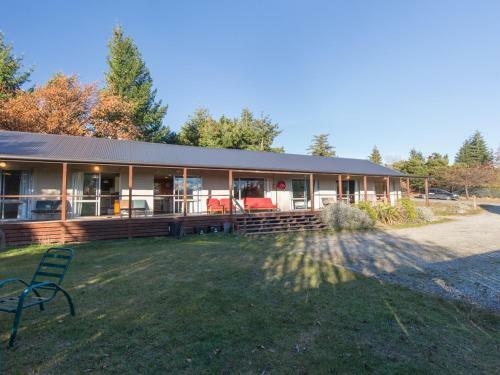 The Long House - Wanaka Holiday Home - Bachcare Nz