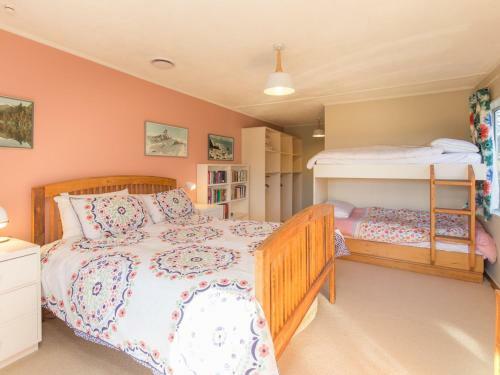 The Long House - Wanaka Holiday Home - Bachcare Nz