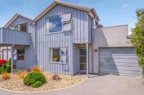Casa Central Wanaka - Wanaka Holiday Home