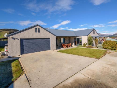 Mount Iron Magic - Wanaka Holiday Home
