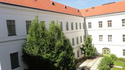 Horvath House Apartment
