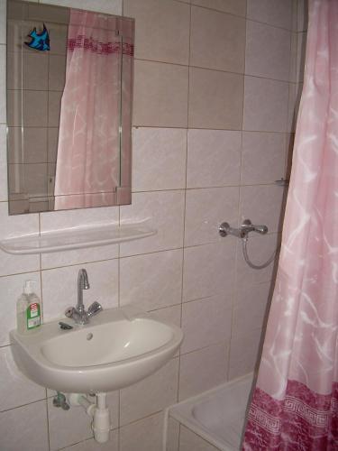 Csal�dbar�t Fah�z
