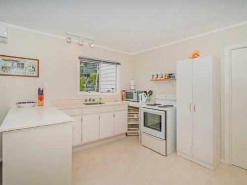 The Windsor Bach - Tairua Holiday Home
