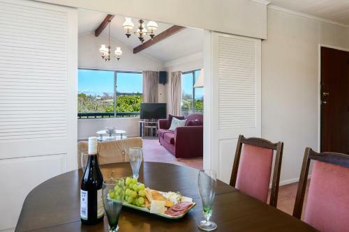 Taupo View Rendezvous - Taupo Holiday Home