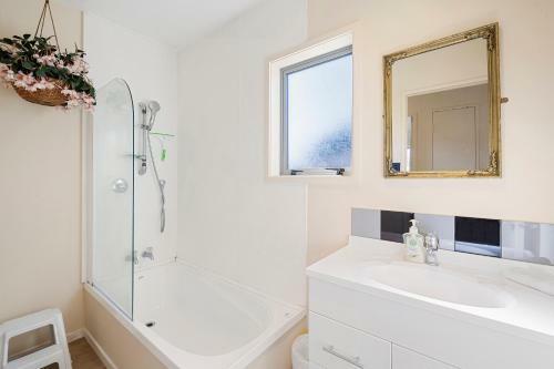 Tranquil Tauhara - Taupo Central Holiday Home