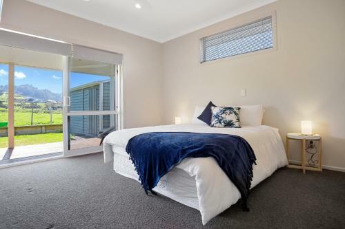 Sky Blue Retreat - Waihi Beach Holiday Home
