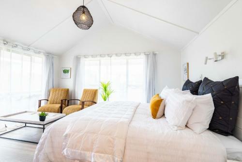 Spacious, Breezy Studio Apartment, Moments From Downtown And Beach