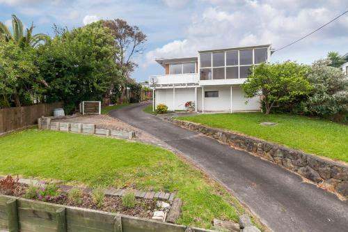 Brick On Bay - Red Beach Holiday Home