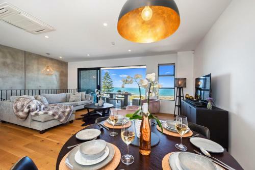 The Marine Views - Mount Maunganui Holiday Home