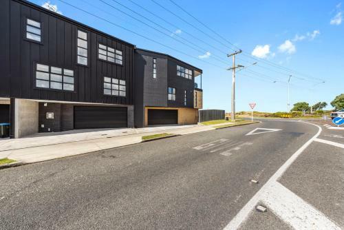 The Marine Views - Mount Maunganui Holiday Home
