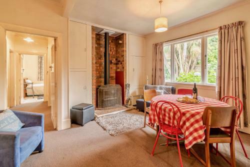 English's Retreat - Akaroa Holiday Home