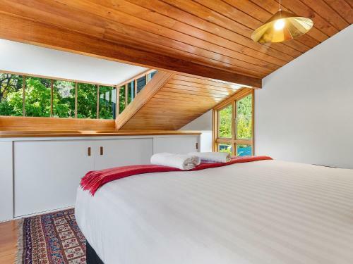 On The Village Green Arrowtown Central Home