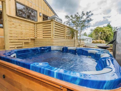 98 On Clyde Spa Retreat - Ohakune Holiday Home