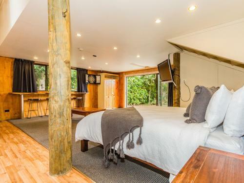 98 On Clyde Spa Retreat - Ohakune Holiday Home