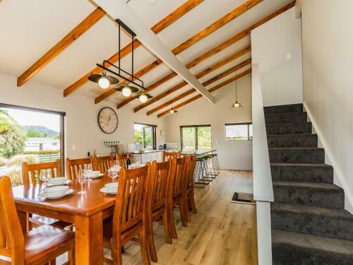 98 On Clyde Spa Retreat - Ohakune Holiday Home