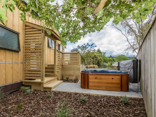 98 On Clyde Spa Retreat - Ohakune Holiday Home