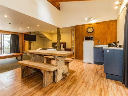 98 On Clyde Spa Retreat - Ohakune Holiday Home
