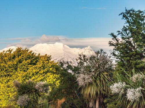 98 On Clyde Spa Retreat - Ohakune Holiday Home