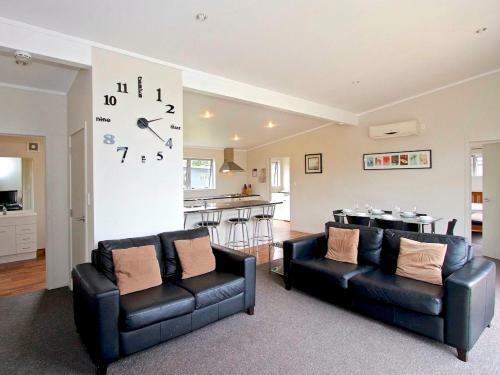 Modern Mountain Spa Escape - Ohakune Holiday Home