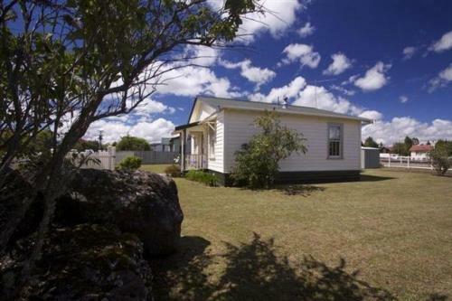 Railway Cottage - Ohakune Holiday Home