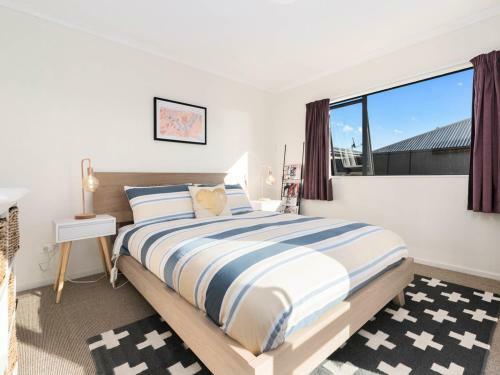 Sun Soaked Escape - Cromwell Holiday Home