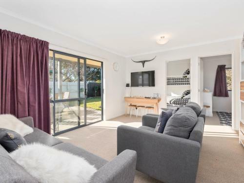 Sun Soaked Escape - Cromwell Holiday Home